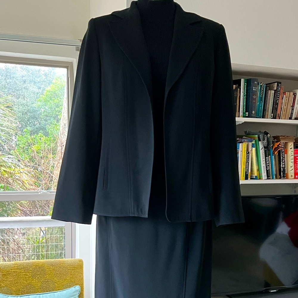 BACK to the OFFICE ~ LOUBEN 2-Piece SUIT ~ Lightweight Black Skirt & Blazer